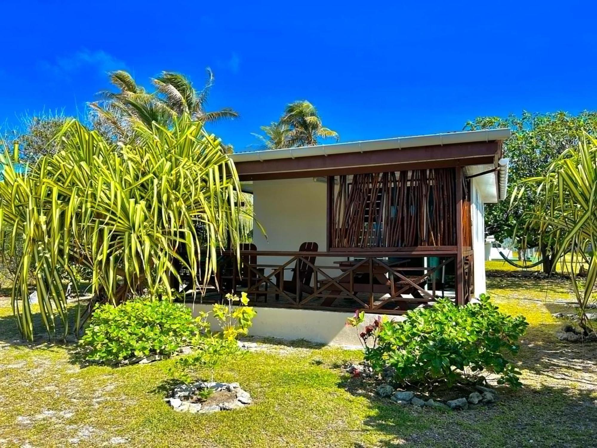 Chez Tamatuamai Hotel Avatoru Exterior photo